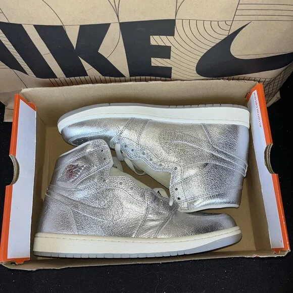 NEW Nike Air Jordan 1 Retro OG High Chrome Men Sz 10.5, Womens 12 FN7429 001